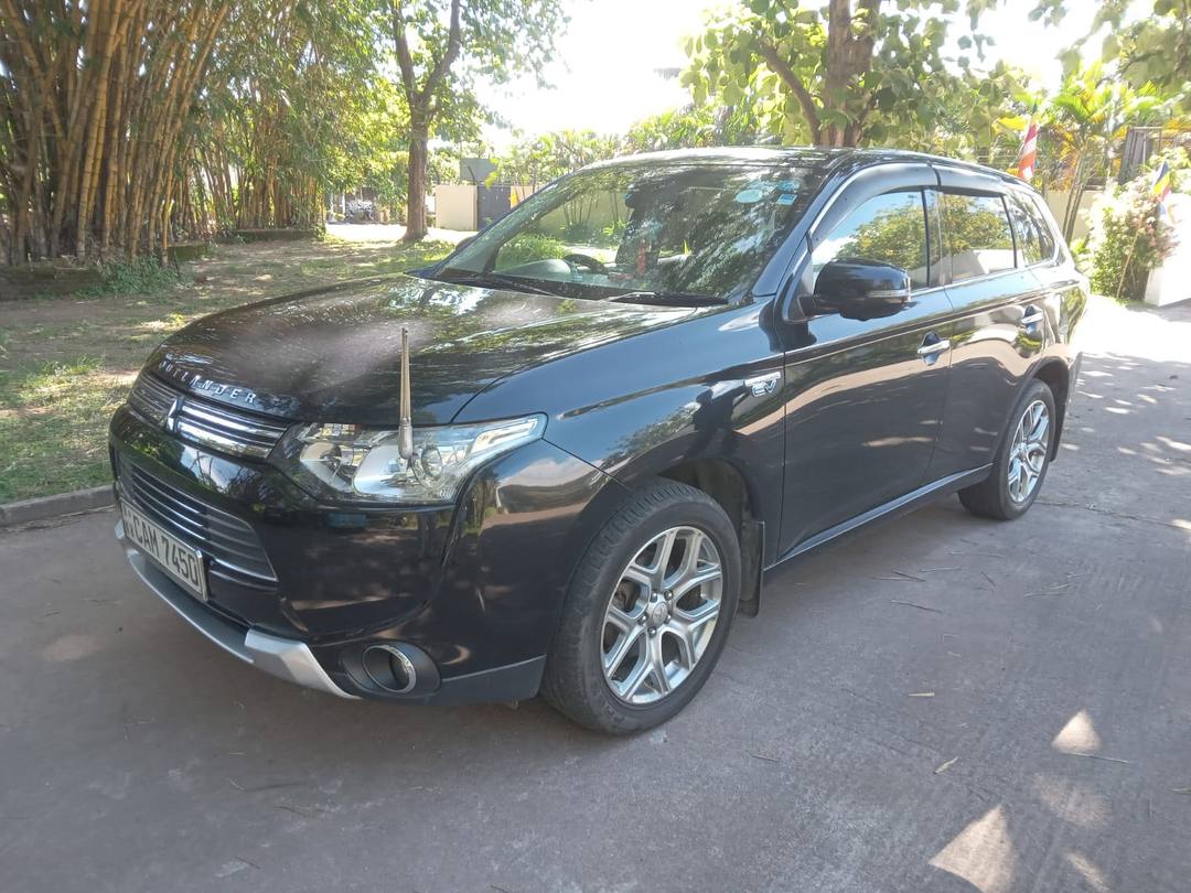 MITSUBISHI OUTLANDER 2015