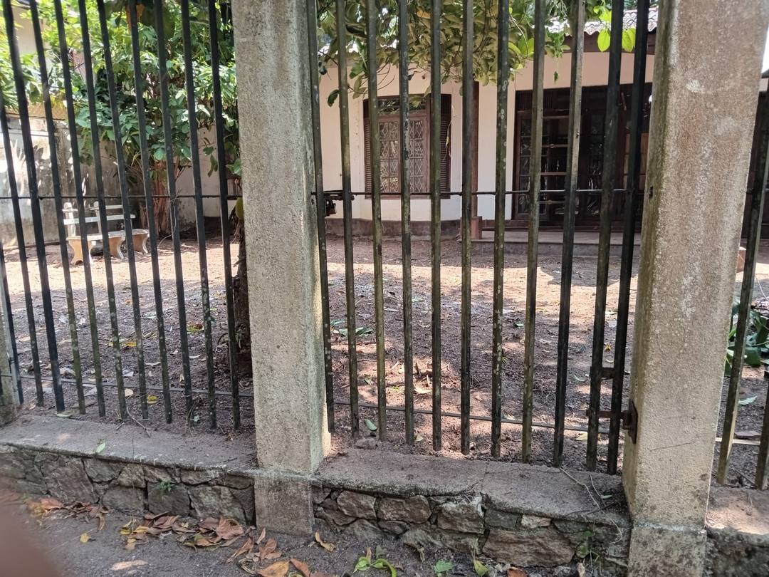 LAND & HOUSE FOR SALE IN BORELLA