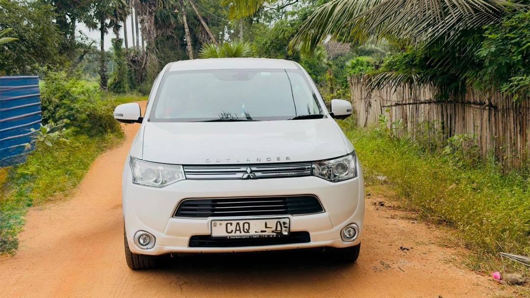 MITSUBISHI OUTLANDER HYBRID 2014