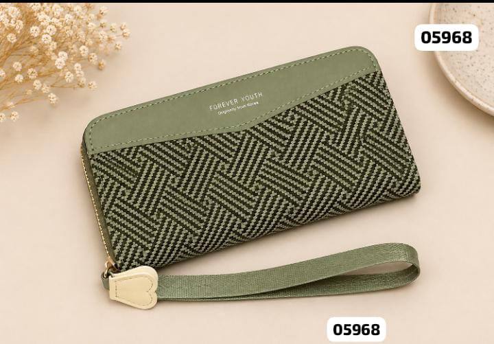 Trendy Single Zip Wallet