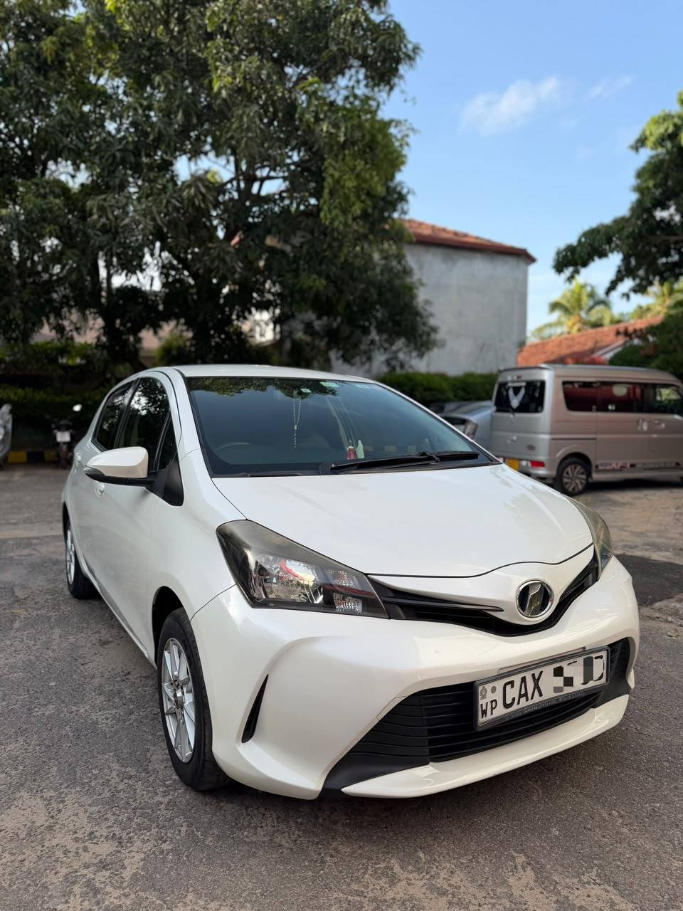 TOYOTA VITZ 2016