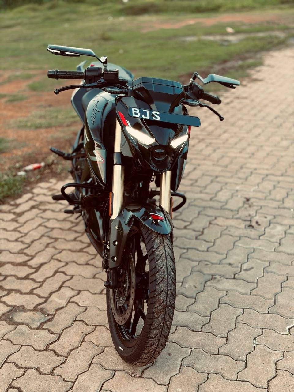 BAJAJ PULSAR N160 PREMIUM 2025 FOR SALE