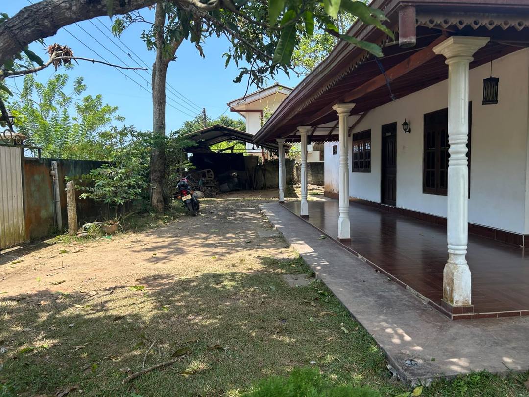 HOUSE WITH LAND FOR SALE – GALLE
