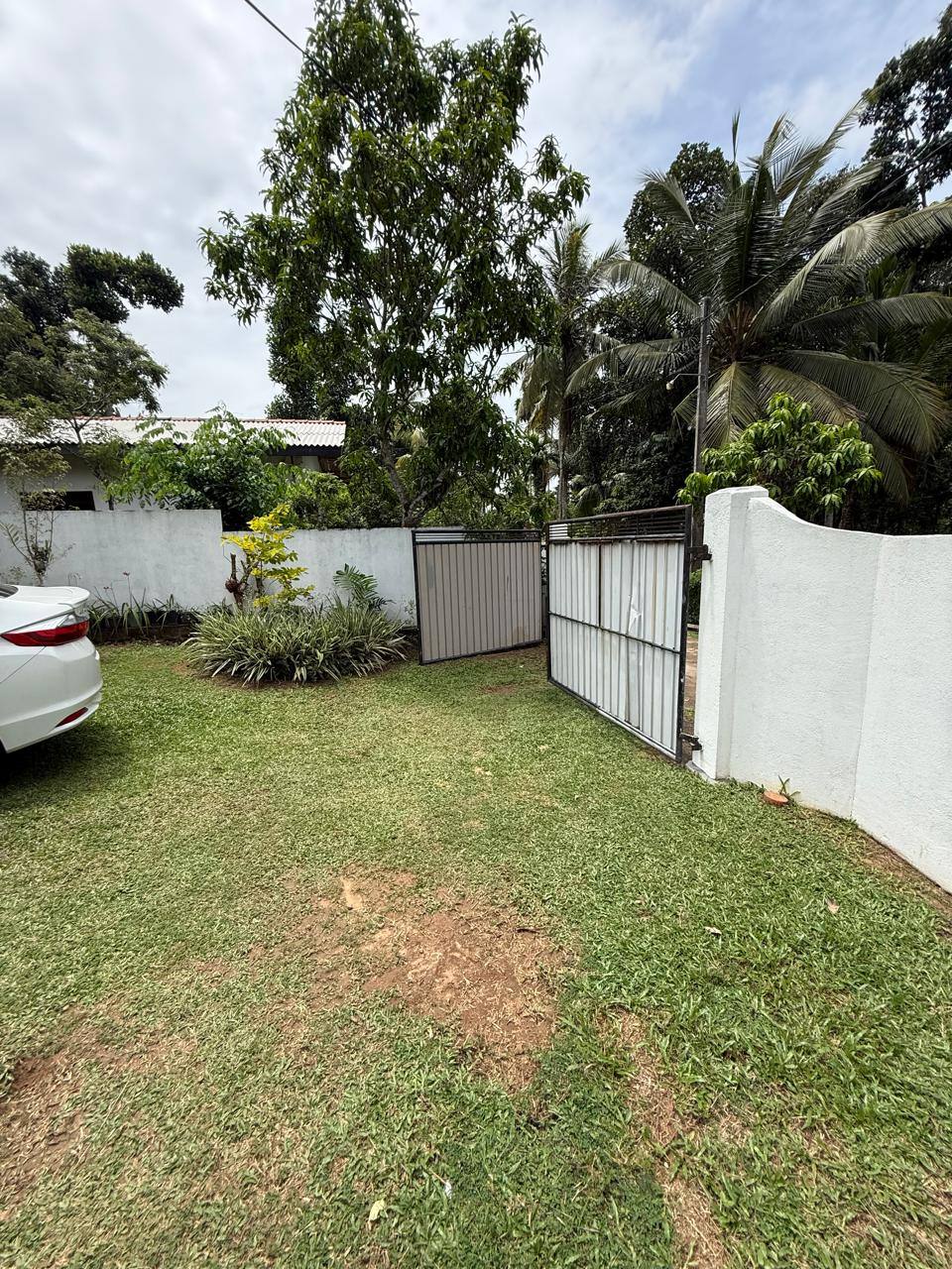 HOUSE FOR SALE IN BANDARAGAMA, MORONTHUDUWA