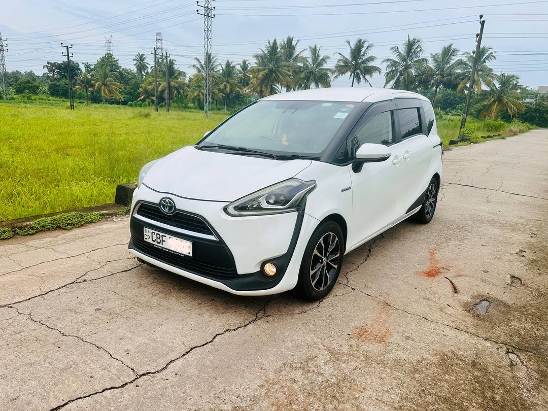Toyota Sienta 2016