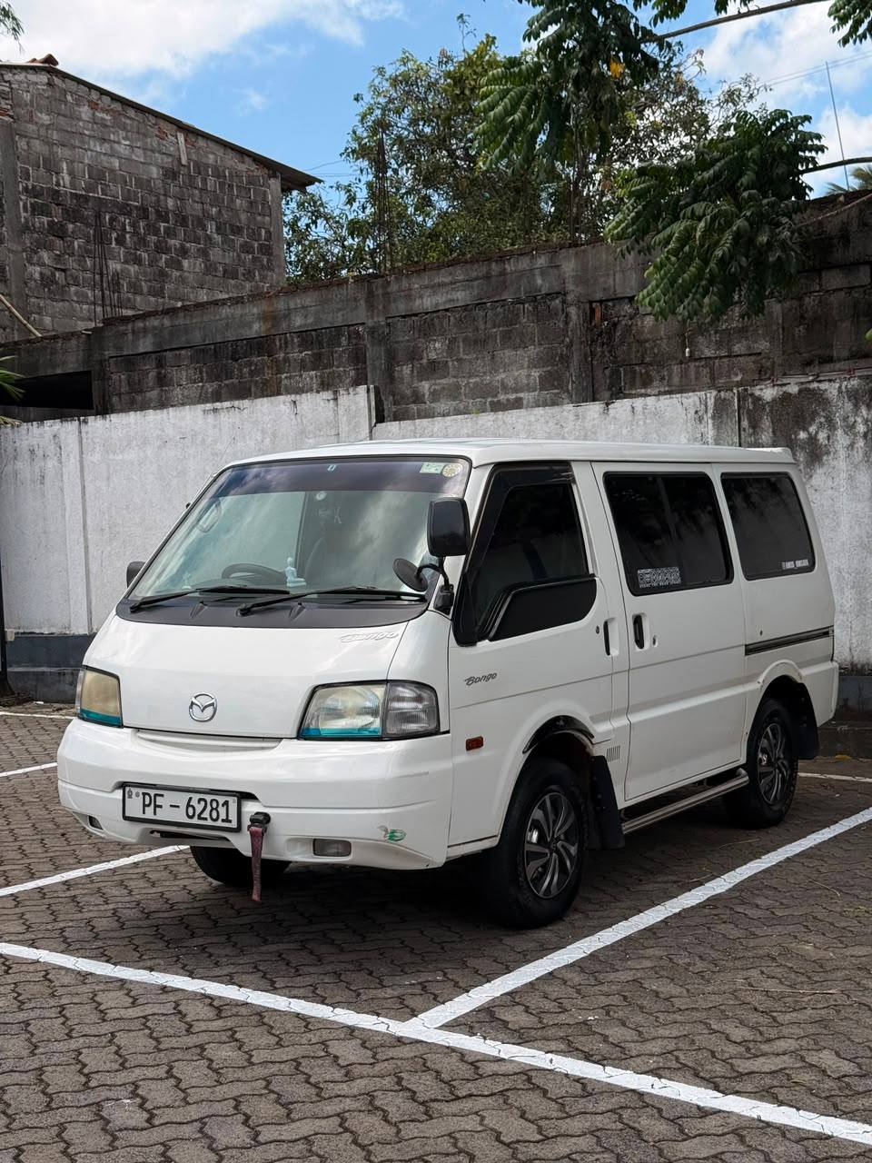 MAZDA BONGO LION FACE 2010