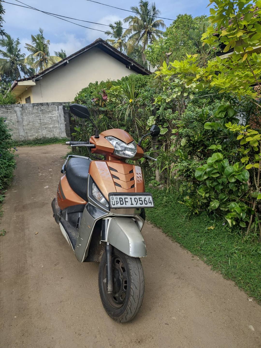 MAHINDRA GUSTO 2017