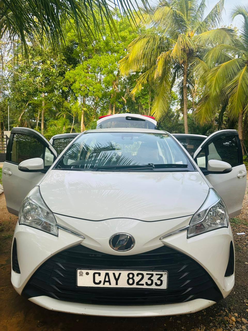 TOYOTA VITZ 2017
