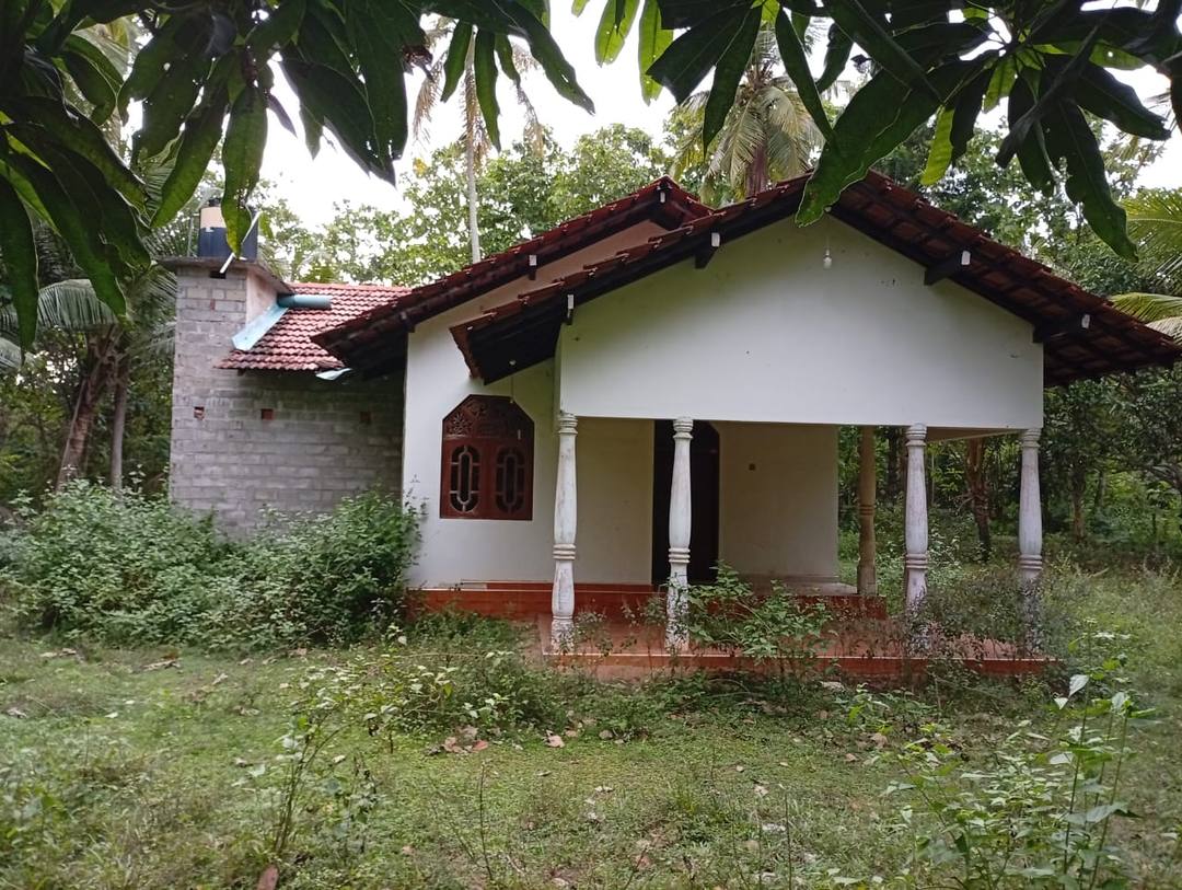 1-ACRE LAND WITH HOUSE FOR SALE IN DUMMALASOORIYA