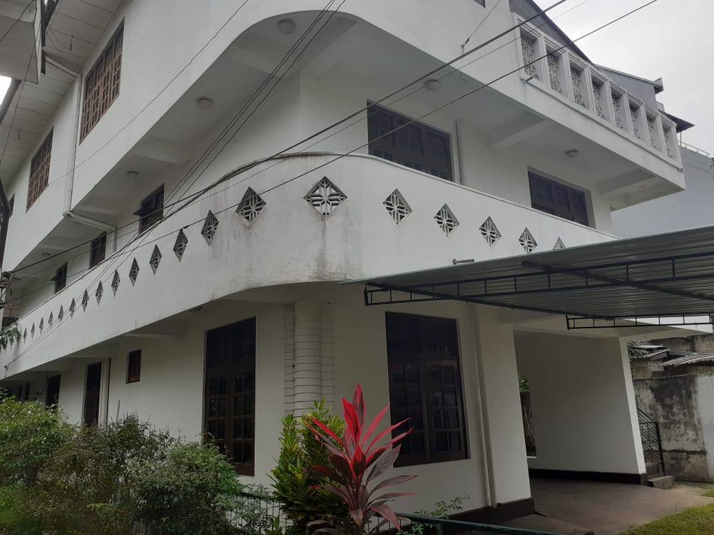 LAND WITH 3-STOREY BUILDING FOR SALE – RATNAPURA