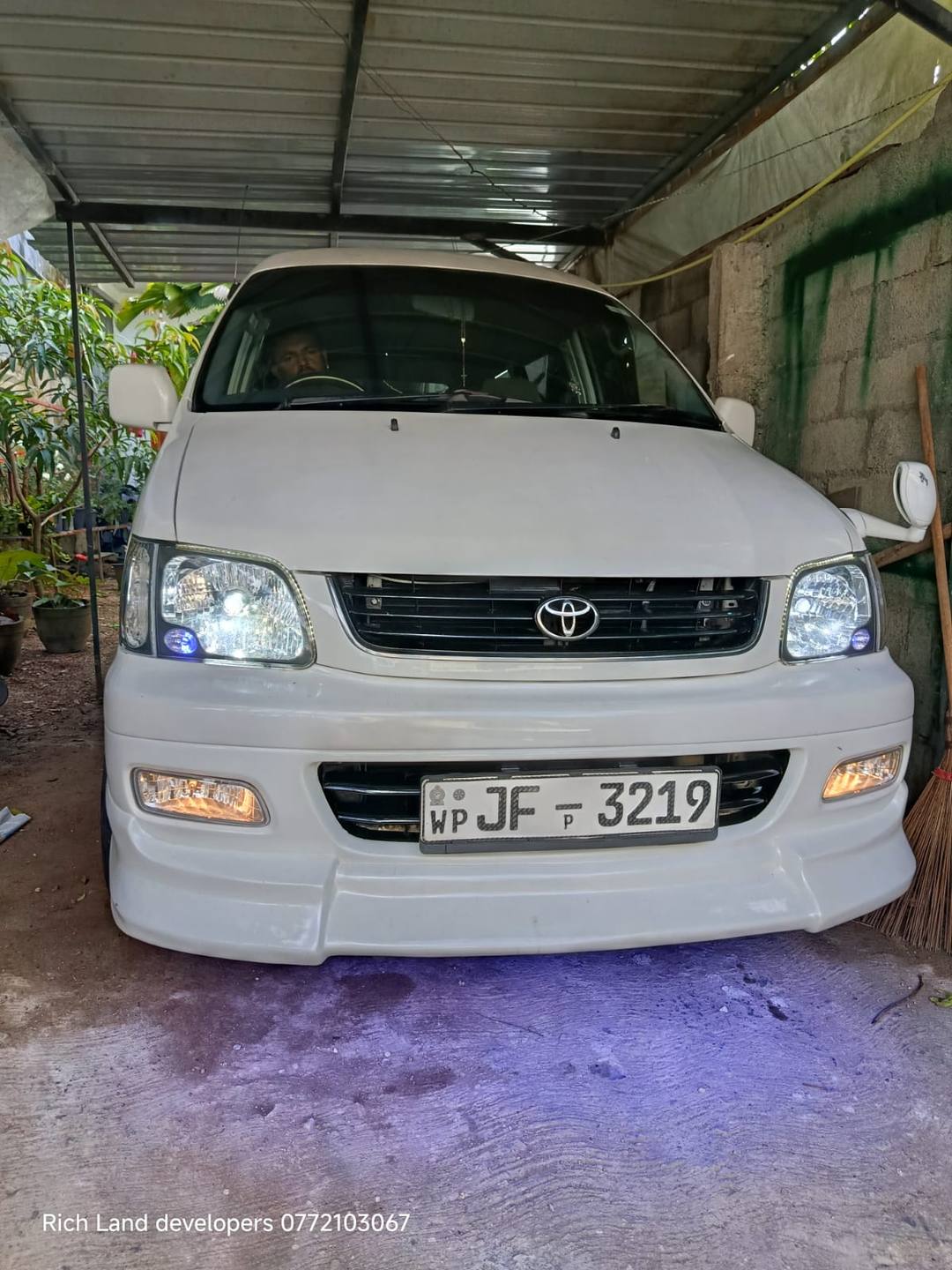 Toyota Noah KR42 for Sale