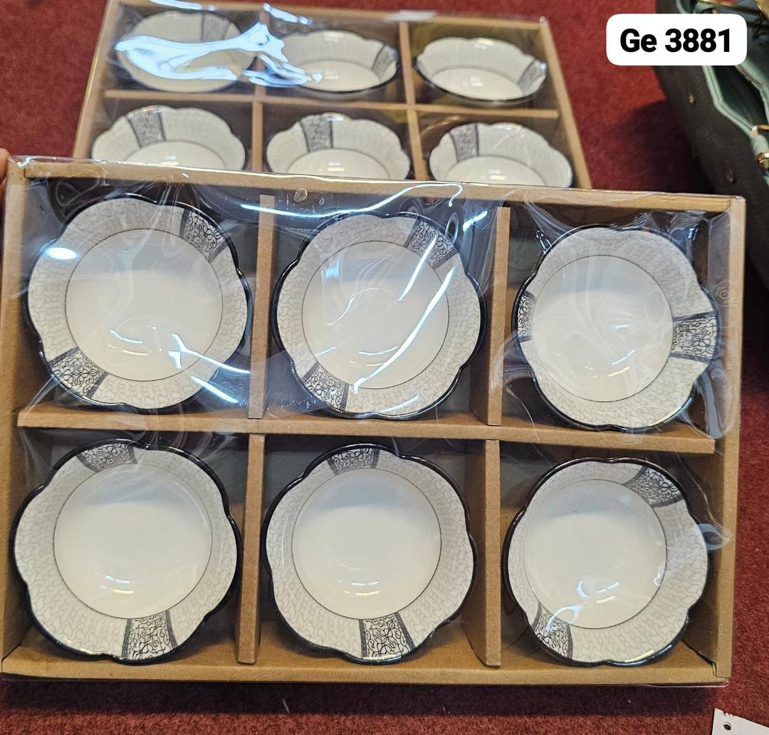 6 Piece Ceramic Bowl Set (4 Inch) For Sale