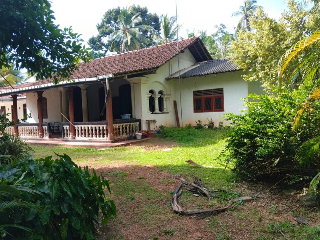 LAND WITH HOUSE FOR SALE IN HAGGALLA, MEEKANUWA
