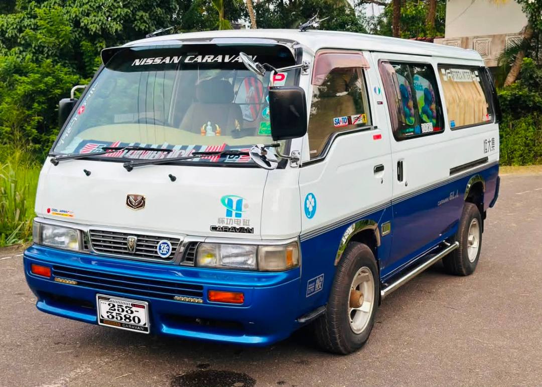 NISSAN CARAVAN 1995