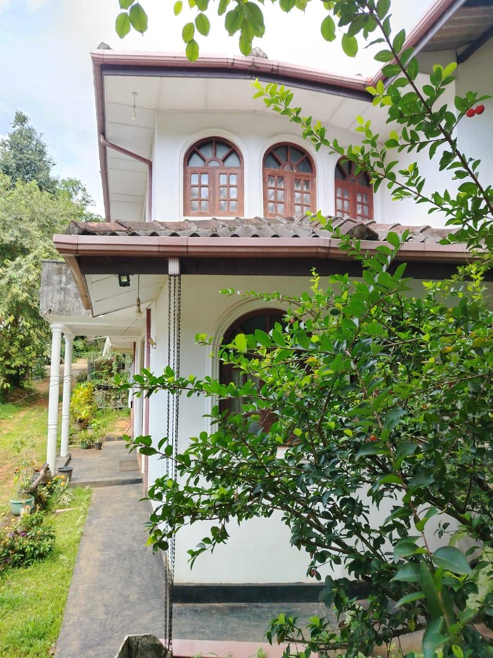 TWO-STOREY HOUSE WITH LAND FOR SALE – KARAMADA, GELIOYA