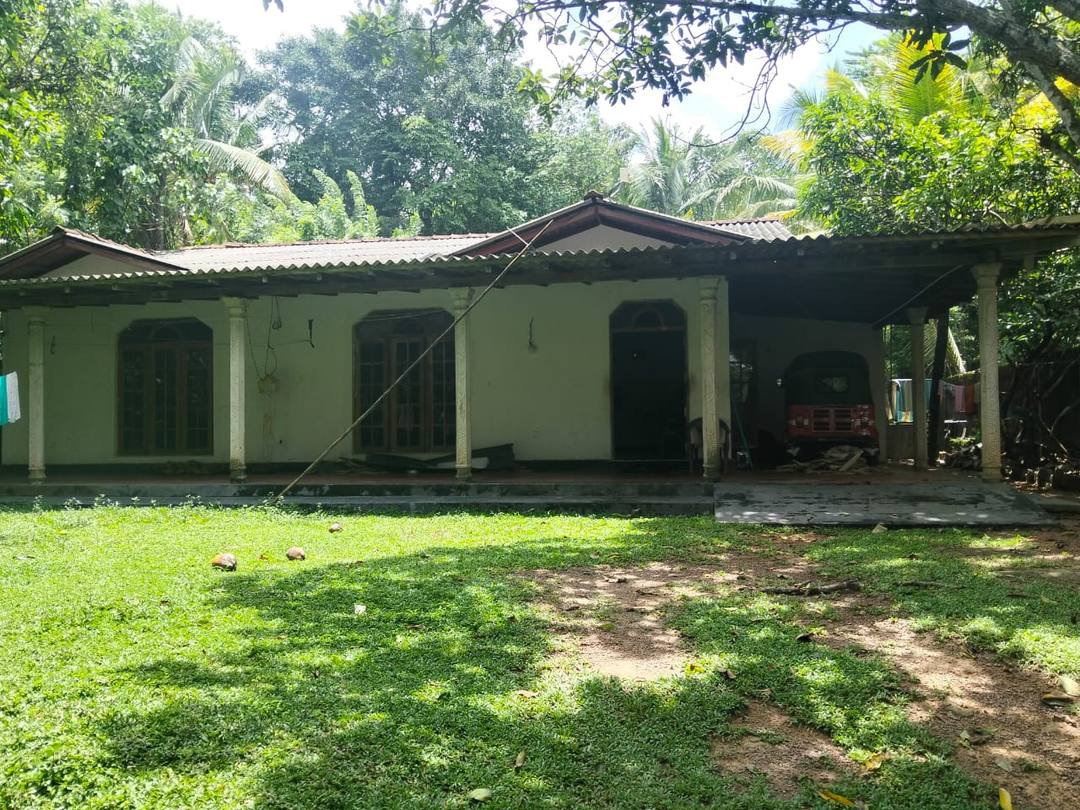 HOUSE WITH LAND FOR SALE IN DIVULAPITIYA