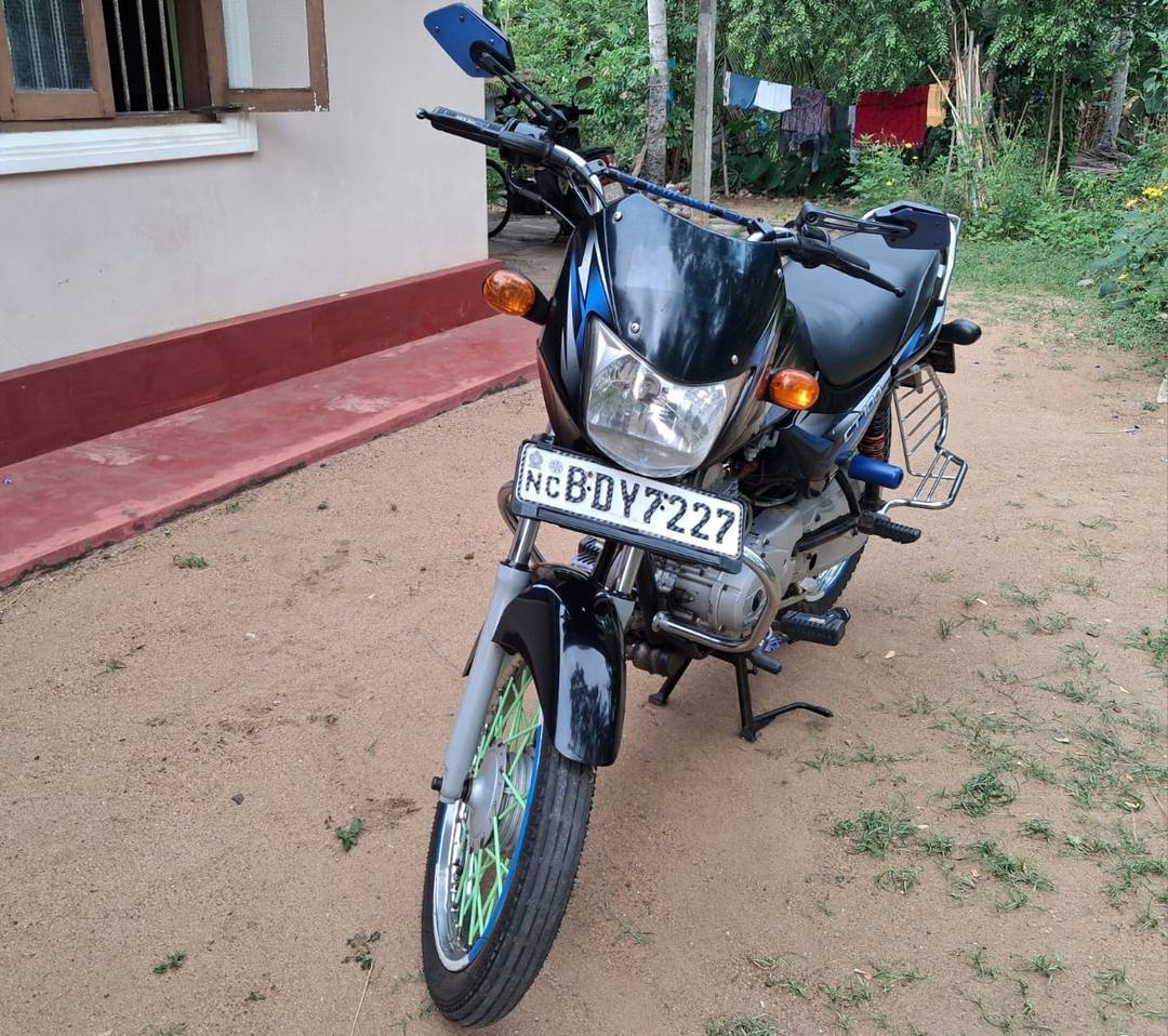 Bajaj CT 100 2016