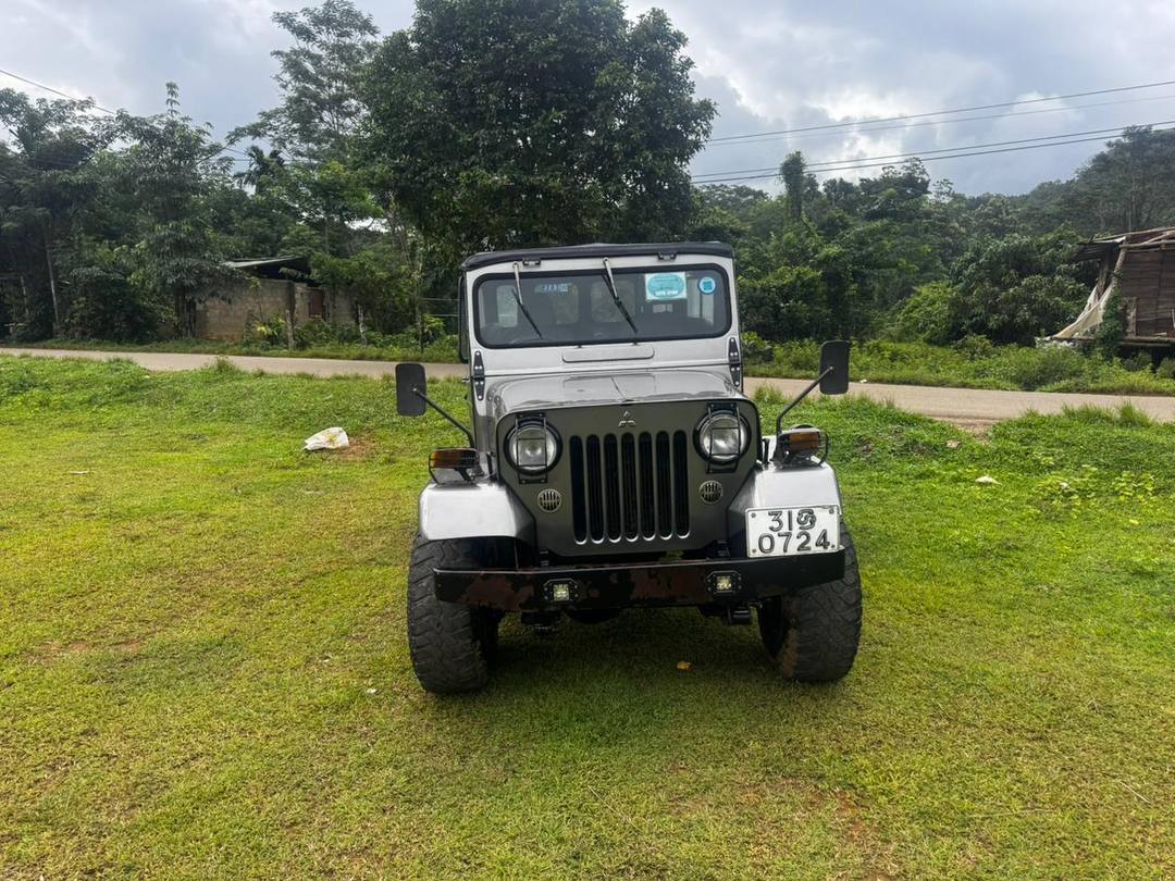MITSUBISHI 4DR5 JEEP 1976