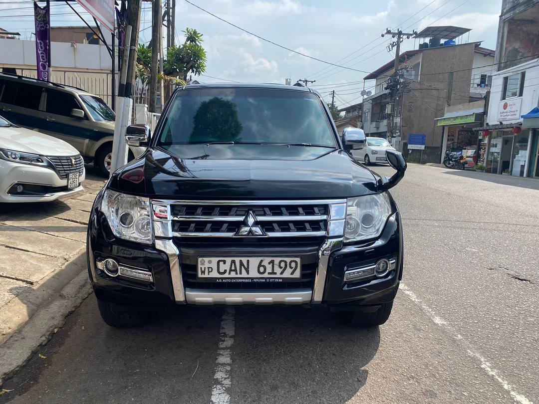 MITSUBISHI MONTERO 2015