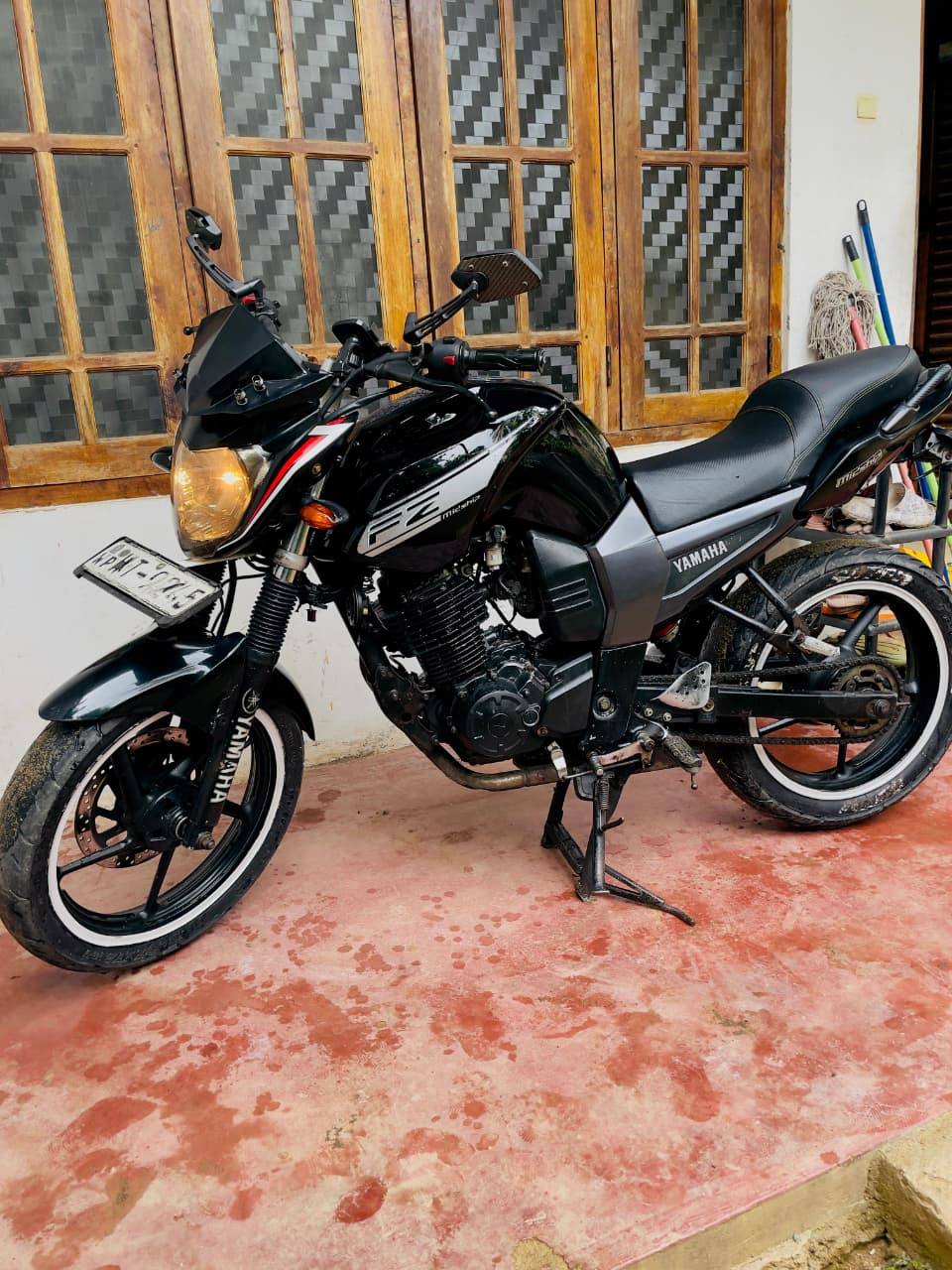 YAMAHA V1 2011