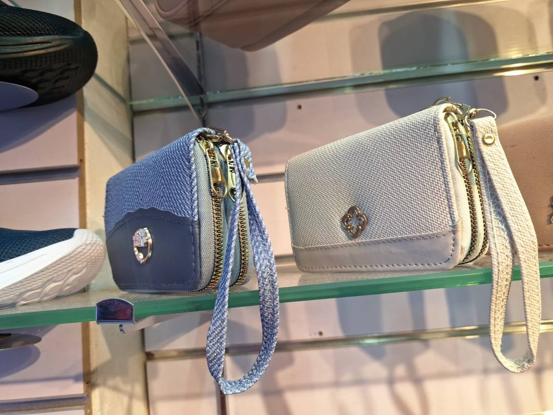 WOMEN’S DOUBLE ZIPPER PURSE AVAILABLE