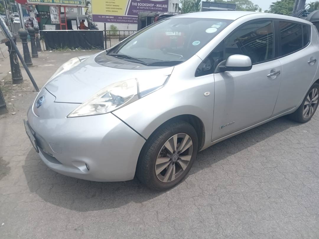 NISSAN LEAF 2014