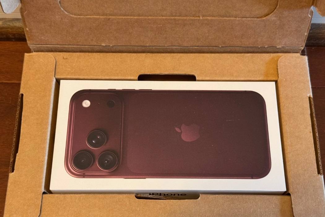 Brand New Apple  iPhone 18 Pro Max 256GB Burgundy  UNLOCKED