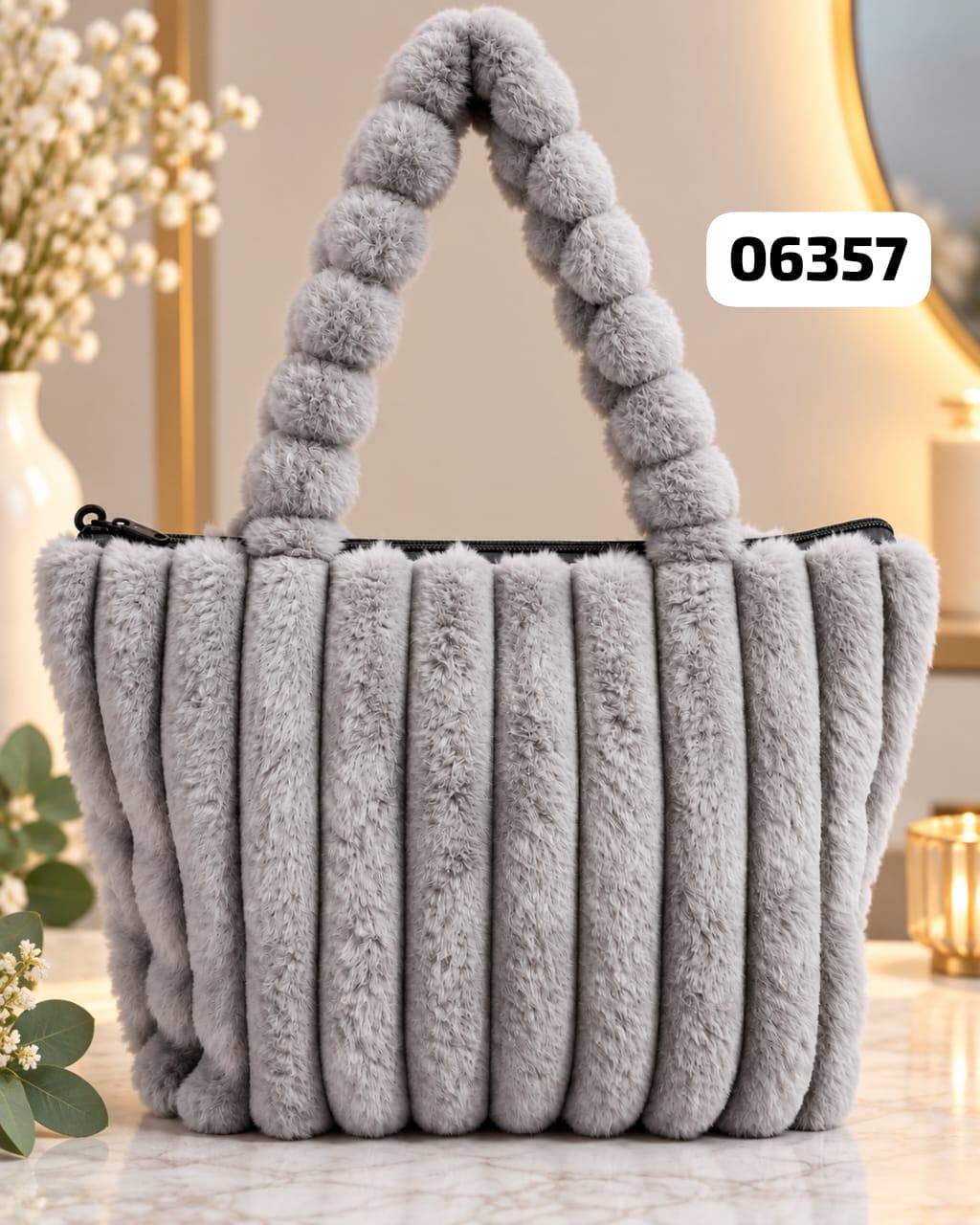FLUFFY SHOULDER BAG