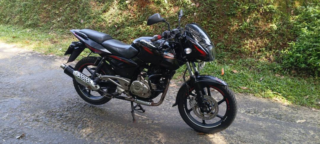 Bajaj Pulsar 180 2016