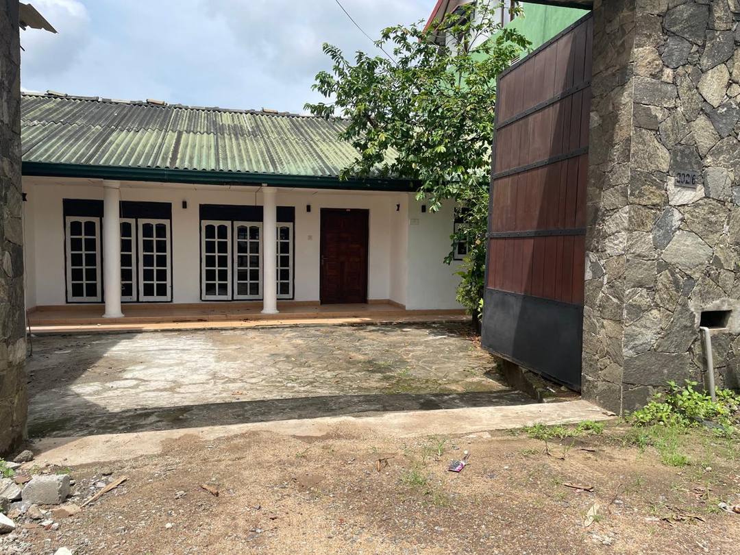 COMMERCIAL PROPERTY FOR RENT / LEASE IN MAKOLA