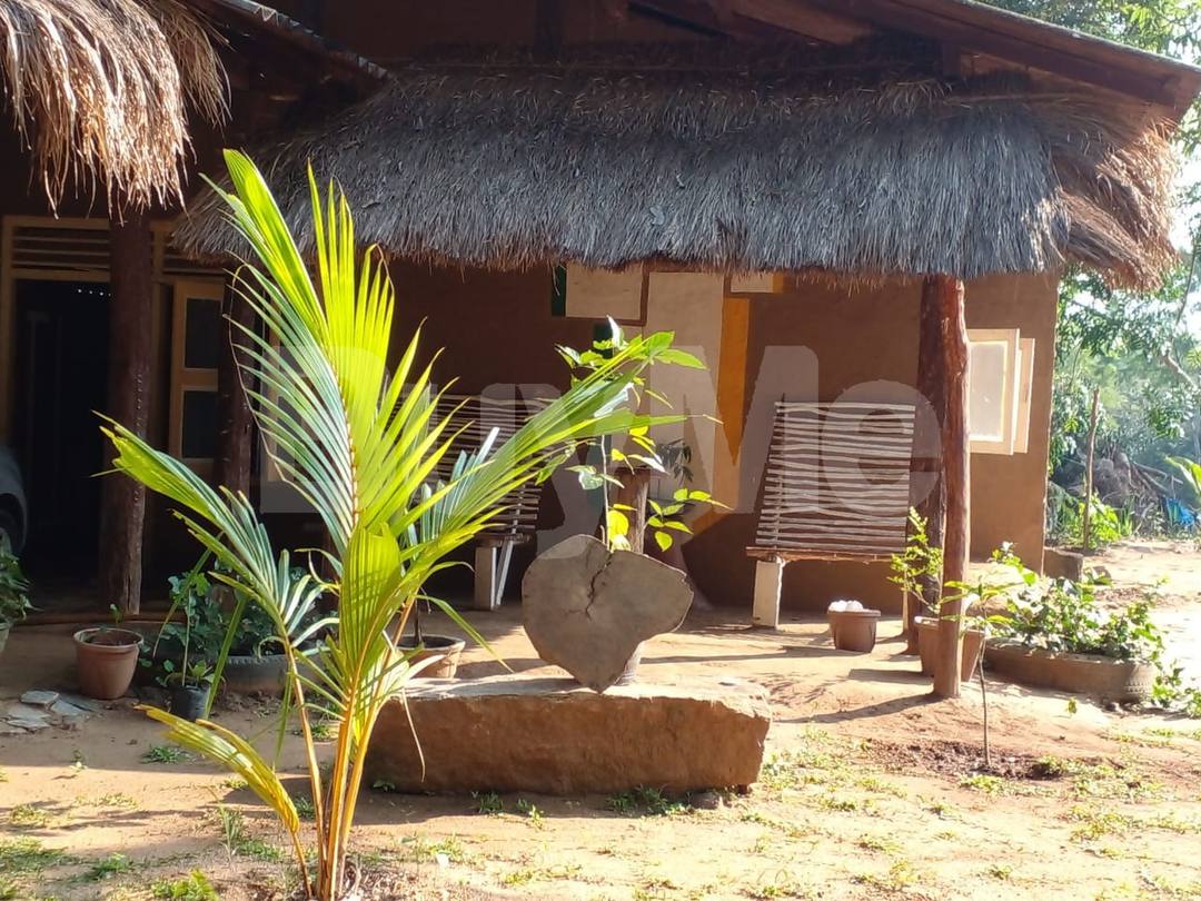 COMMERCIAL PROPERTY FOR SALE IN AMPARA