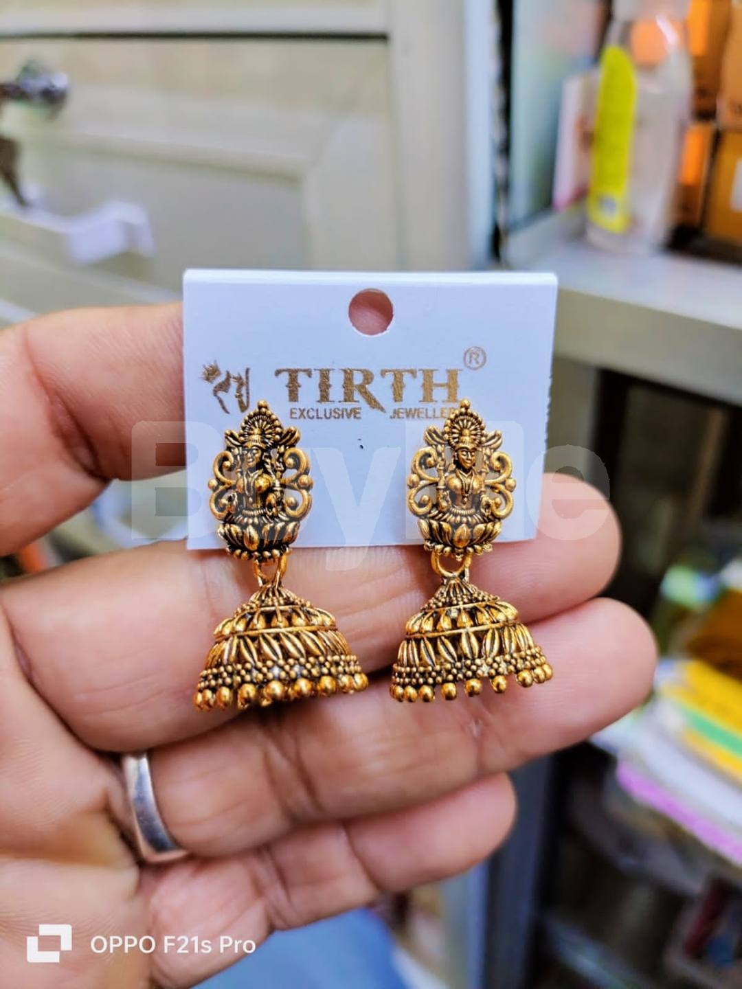 HIGH QUALITY STUNNING EARRINGS
