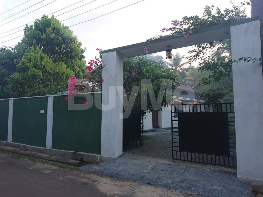 VALUABLE RESIDENTIAL COMMERCIAL & BEAUTIFUL HOUSE FOR RENT IN UNAWATUNA