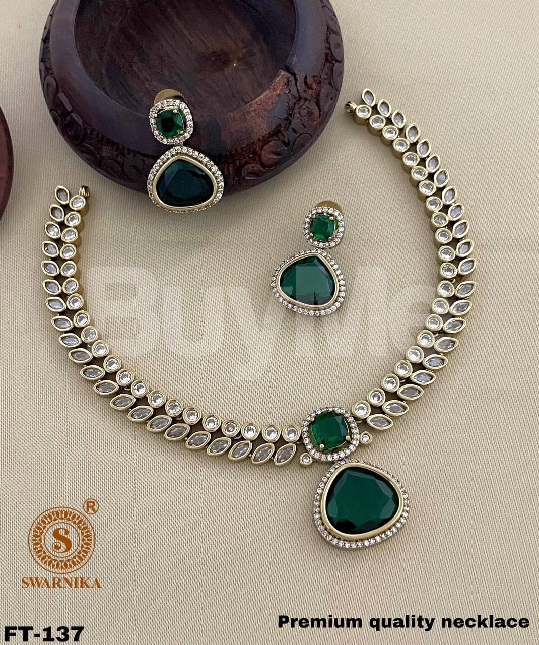 DAZZLING NECKLACE - EMERALD GREEN