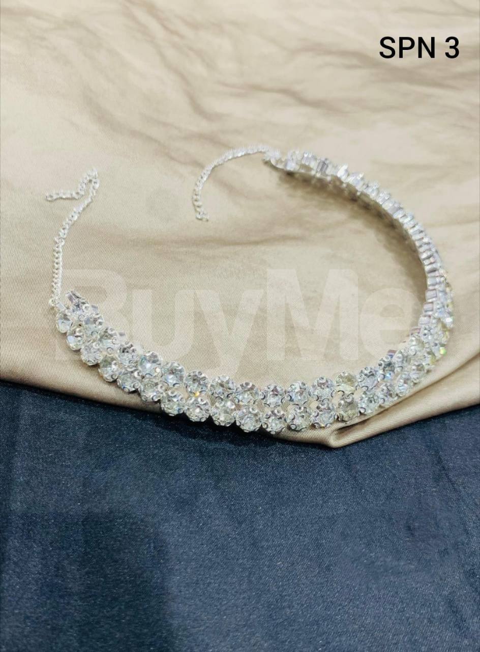 PREMIUM QUALITY NECKLACE WITH STONES - SILVER