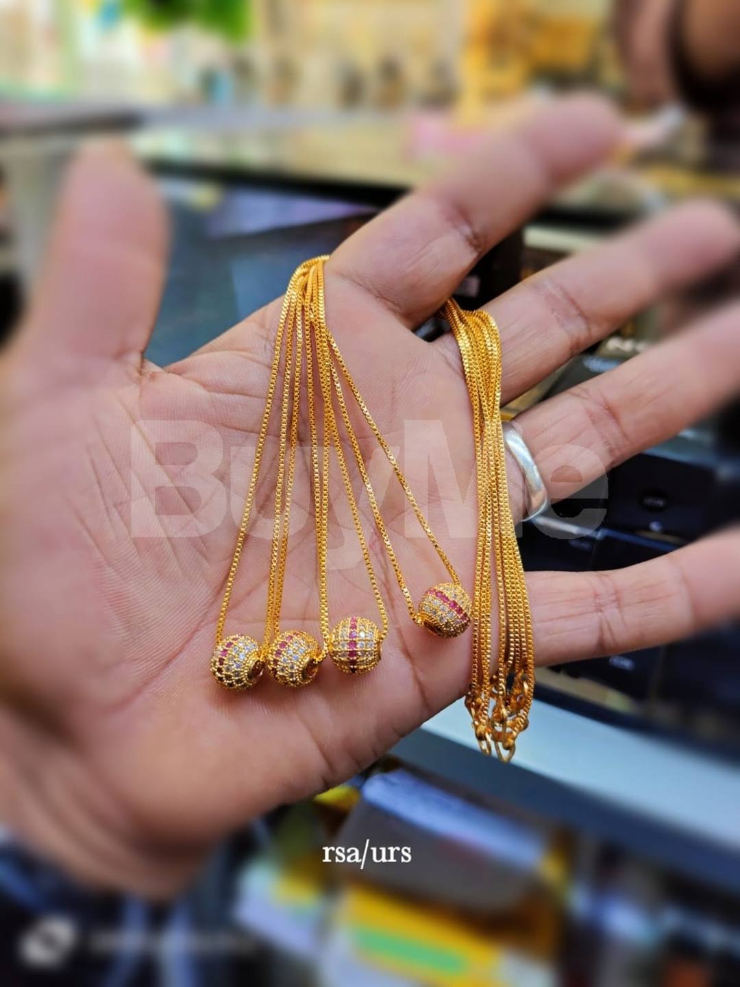 PENDANT & CHAIN - GOLD PLATED