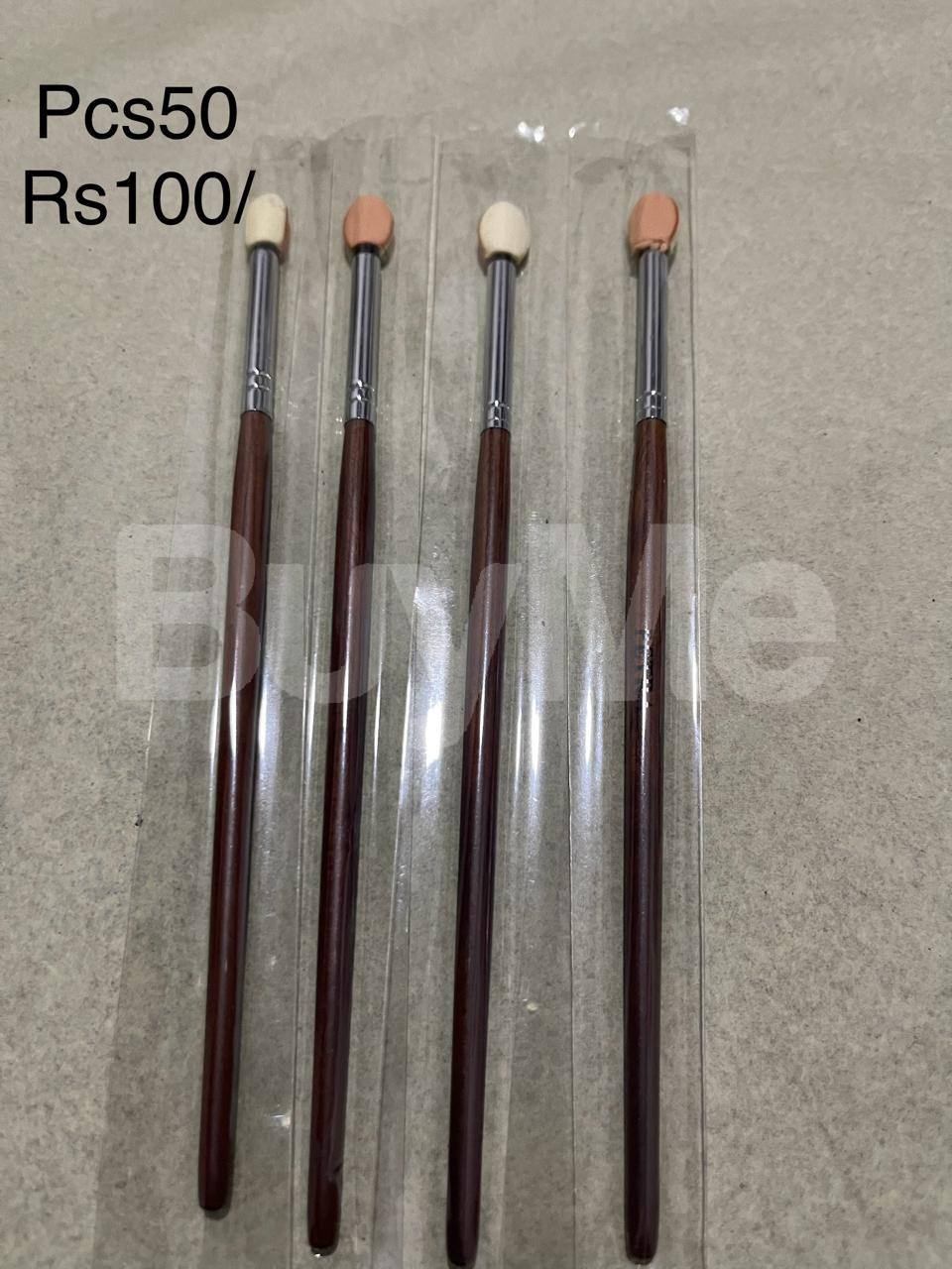 MAKE UP BRUSH