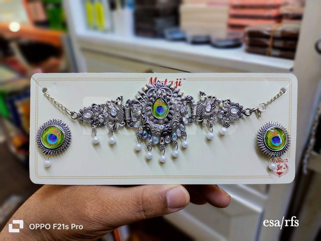 CHOKER TYPE NECKLACE WITH EARRINGS