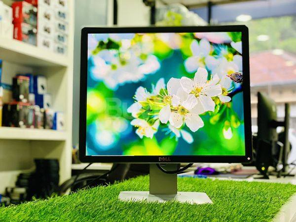 DELL 19 INCH SQUARE IPS LED MONITOR