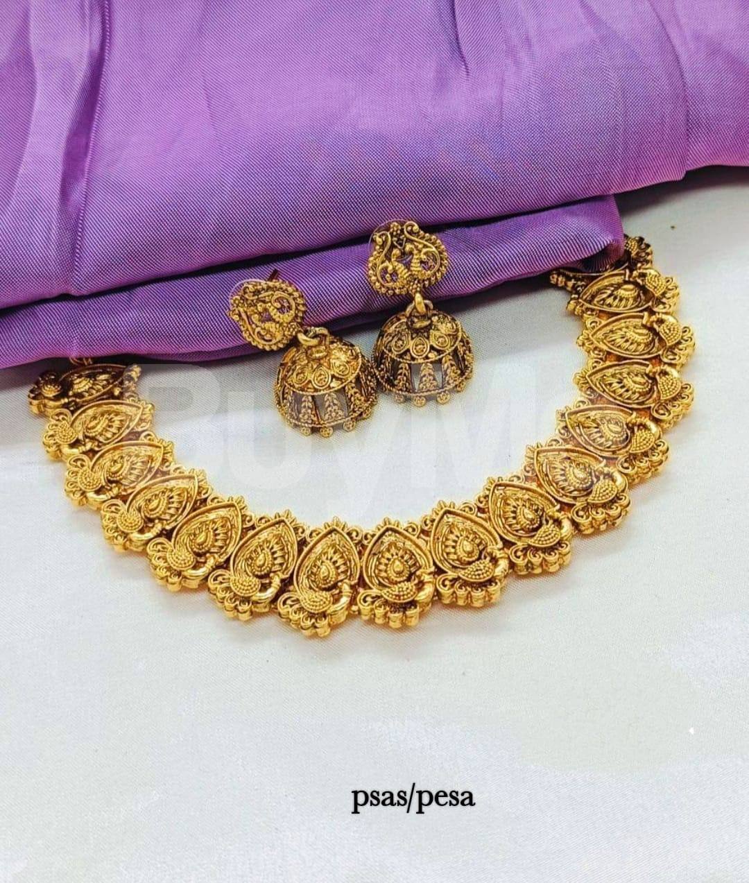 GOLD PLATED NECKLACE