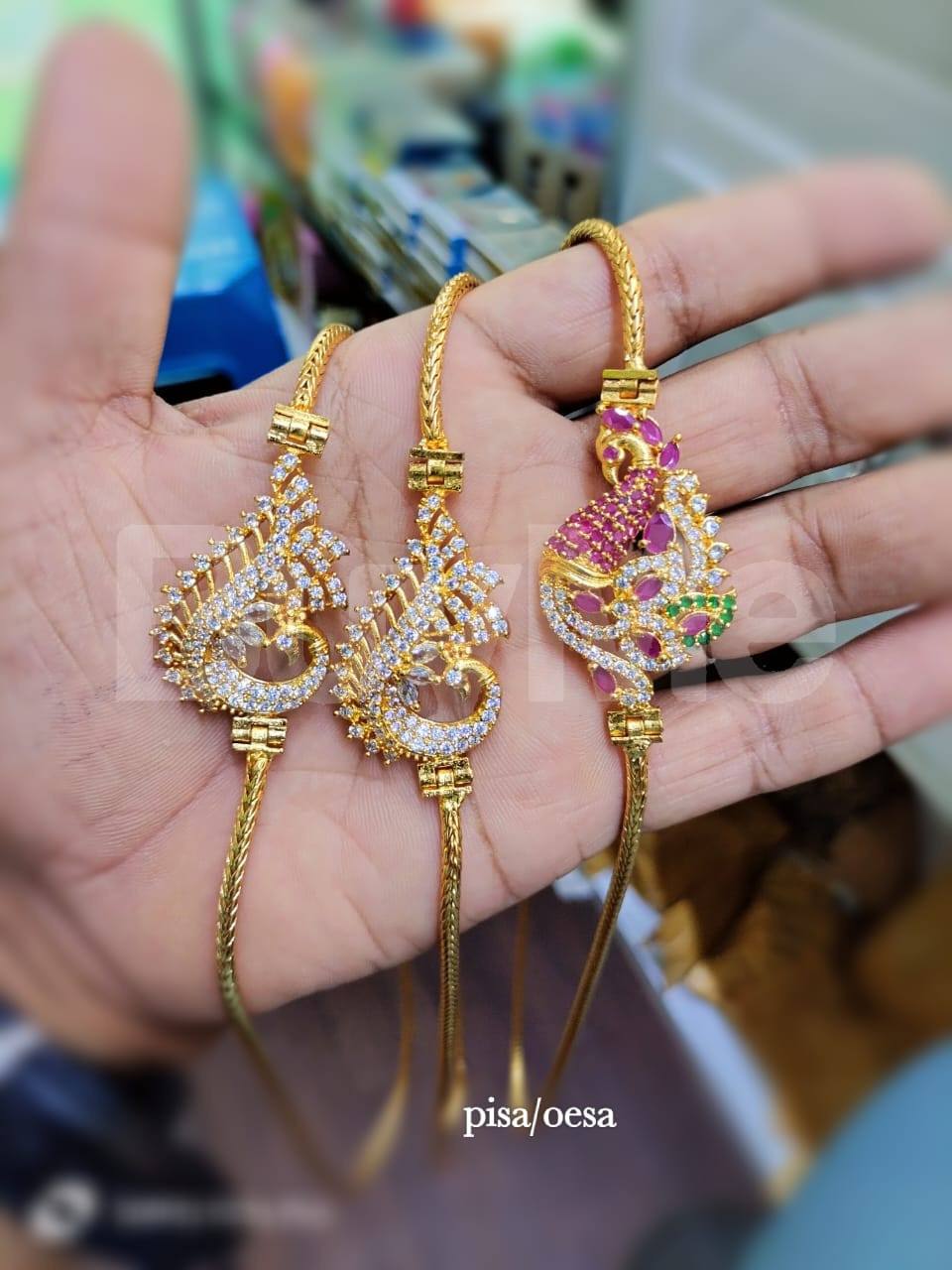 STONES EMBEDDED BROACH CHAINS