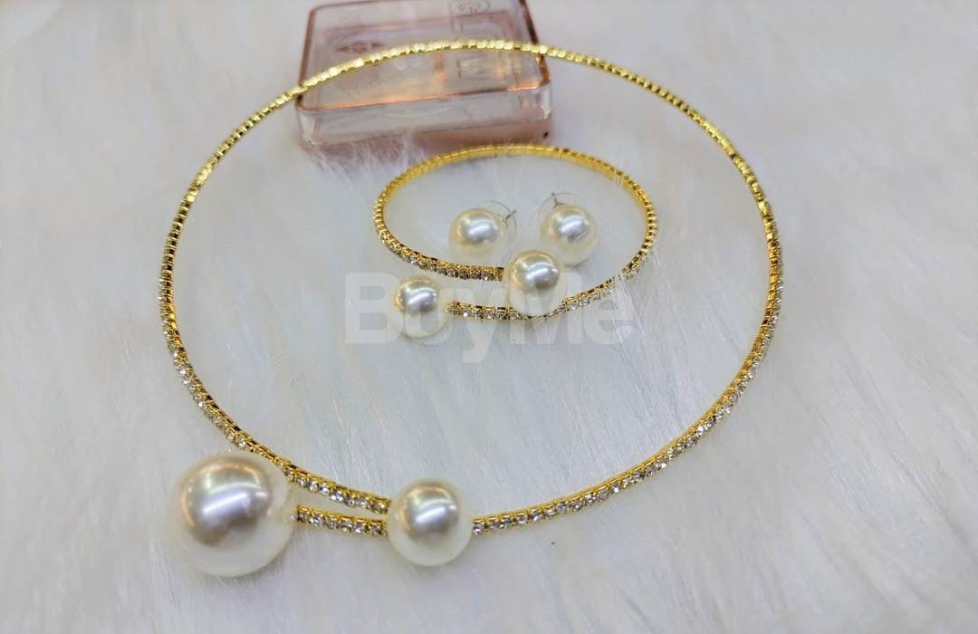 GOLD PEARL NECKLACE
