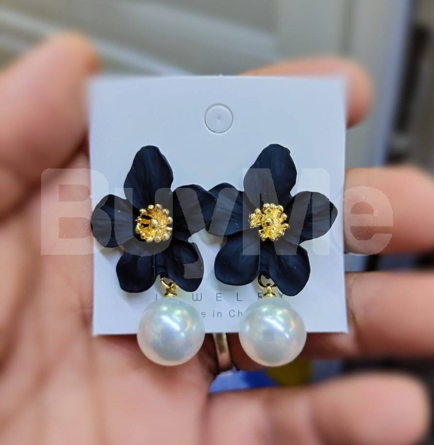 FLORAL DESIGN STUD - BLACK