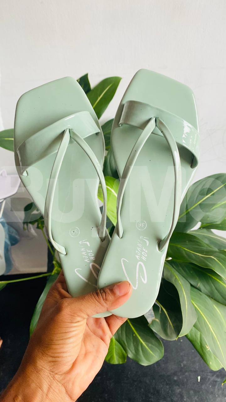 LADIES SLIPPERS