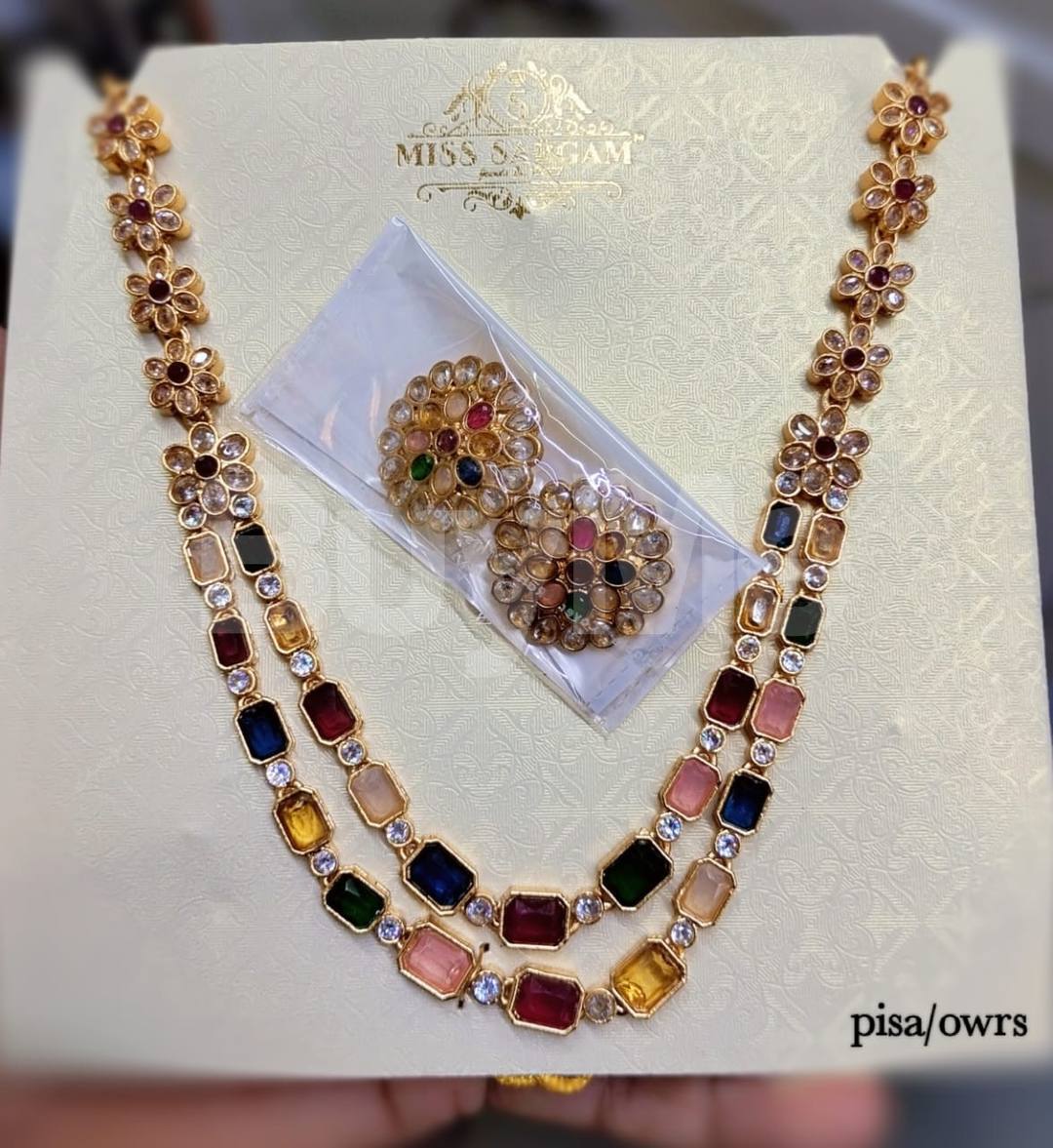 DAZZLING NECKLACE WITH STONE WORK