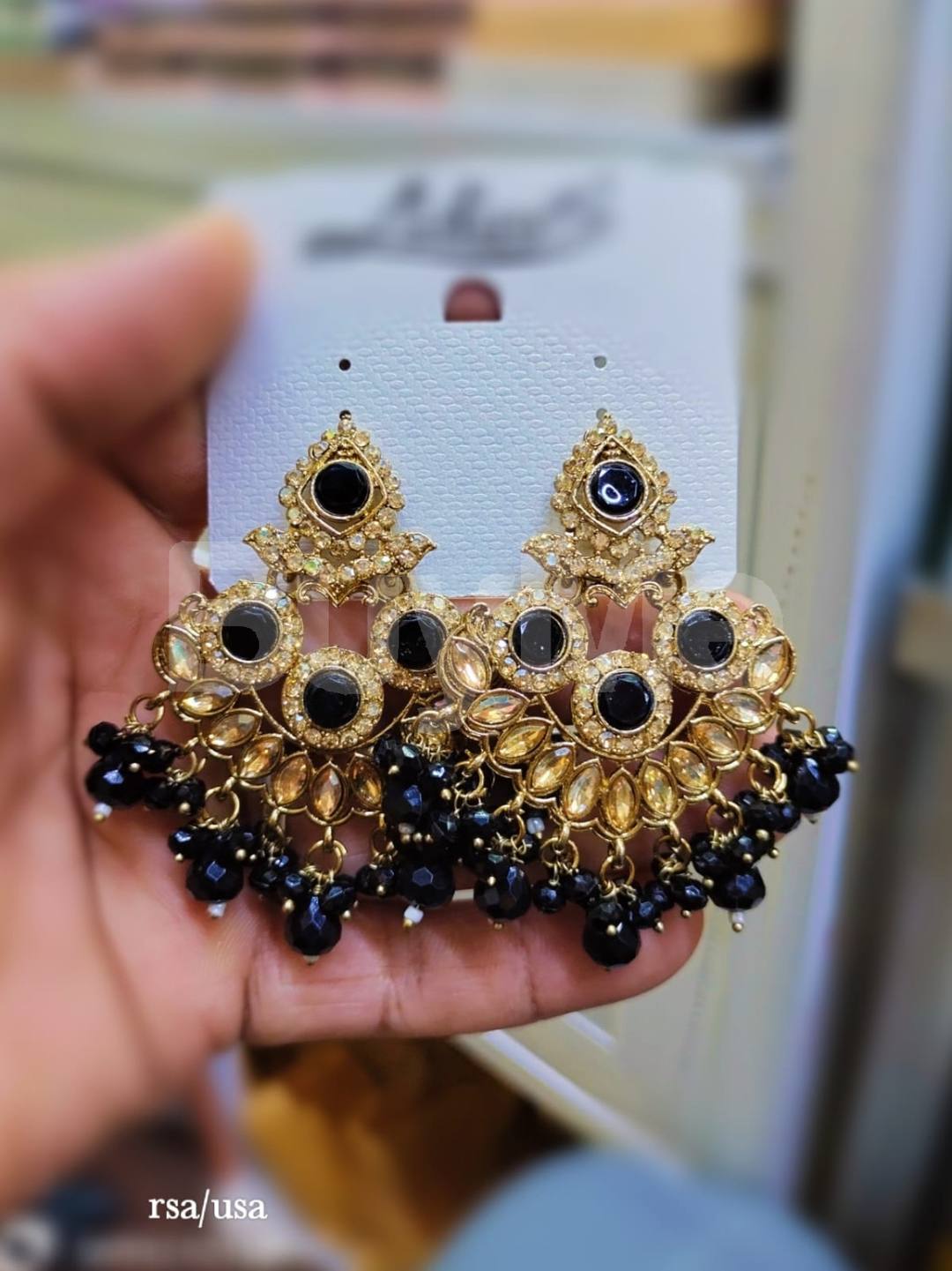 DAZZLING JUMKI-TYPE EARRINGS - BLACK