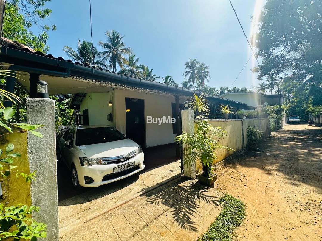 Single Story House For Sale in Angoda,Kaduwela Awissawella Road. (S303)