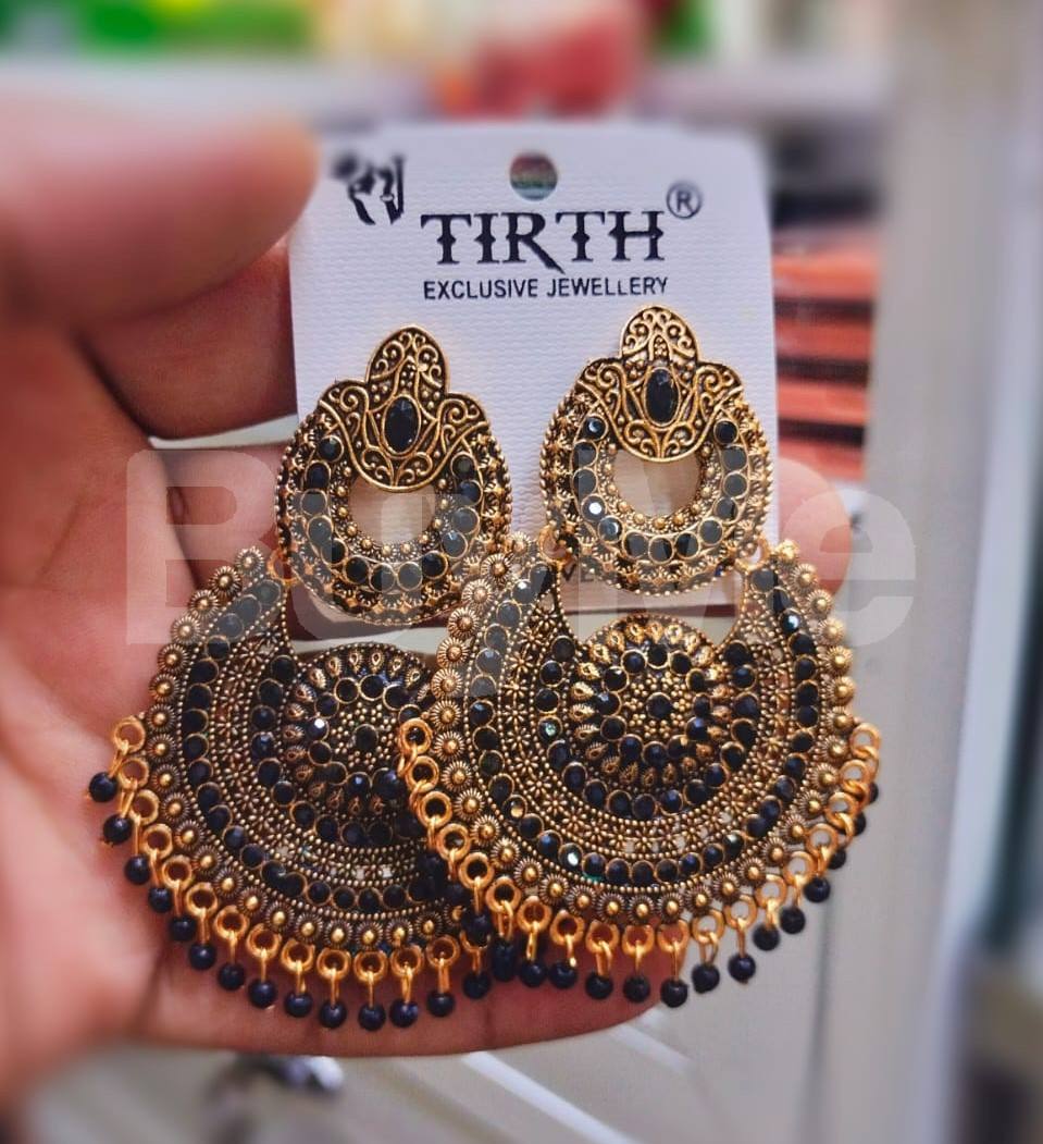 TIRTH LARGE EARRINGS - BLACK