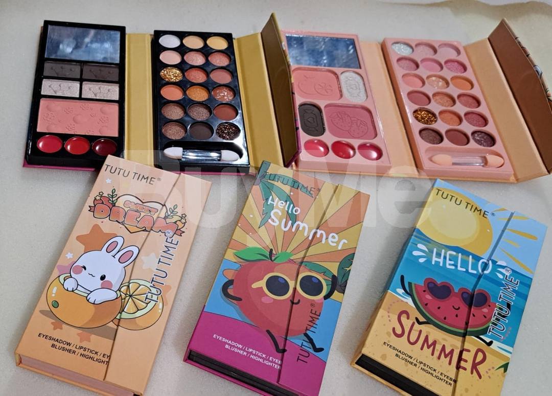 FASHIONABLE MAKEUP SET FOR LADIES