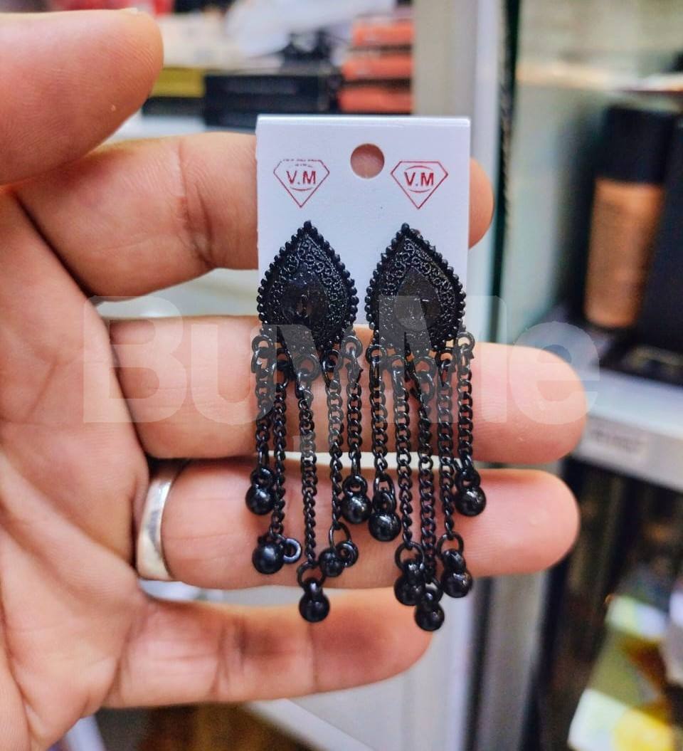 DAZZLING HANGING BLACK EARRINGS